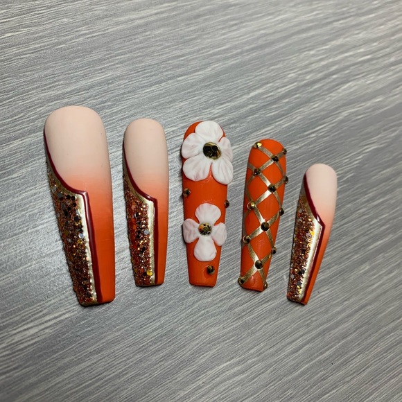 Handmade Luxury Press on Nails - Picture 3 of 9